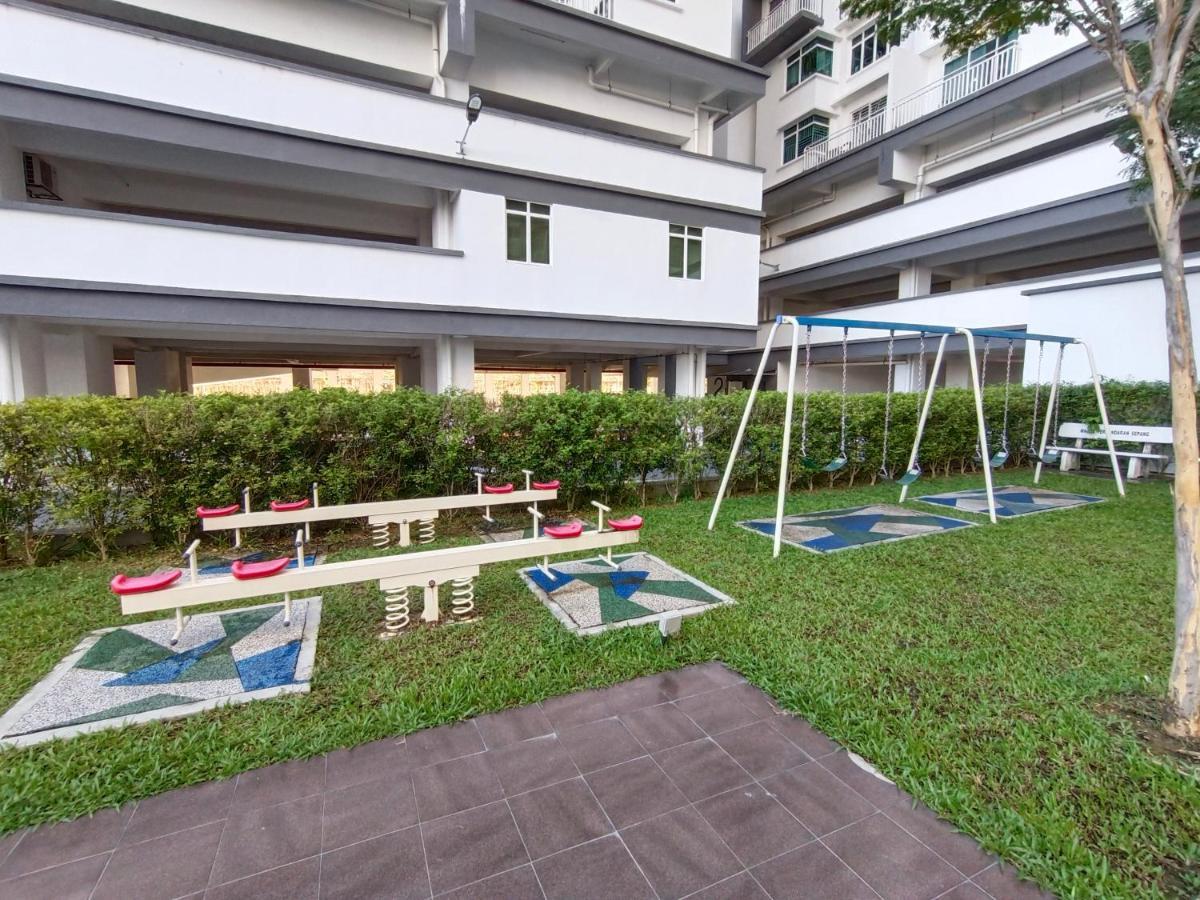 Klia Ehsan Residence Sepang Nilai Greenery 8 Pax Air-Con Esterno foto